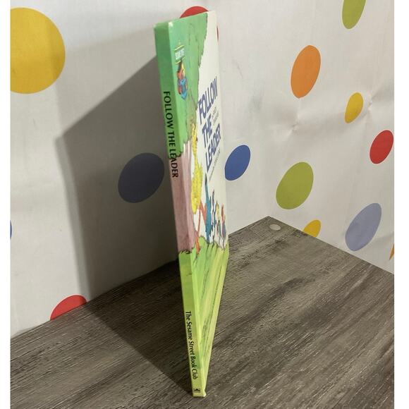 1981 Follow The Leader Sesame Street Book - Picture 2 of 9